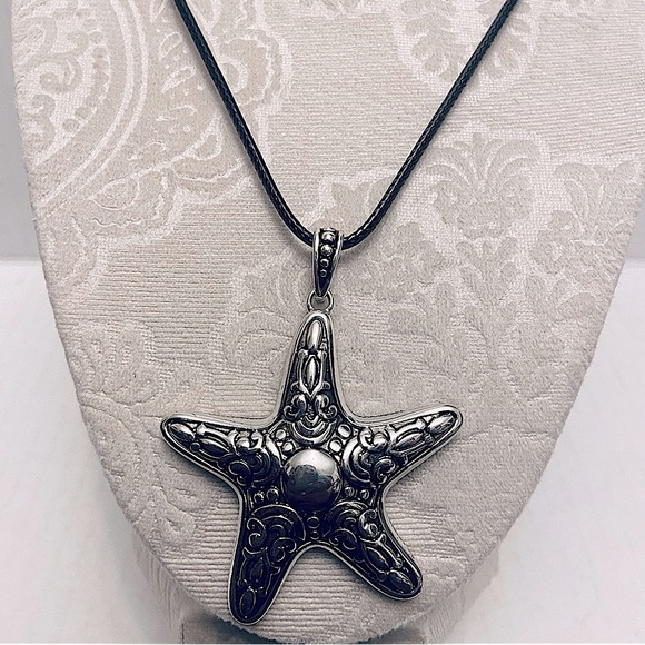 Women’s Beautiful Large Intricate Design Star Sea Fish on Leather Cord Necklace. - Picture 2 of 5